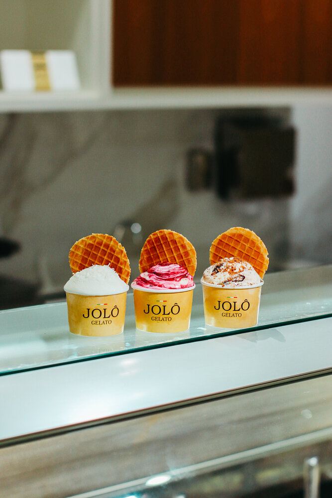 3 copinhos de gelato enfileirados